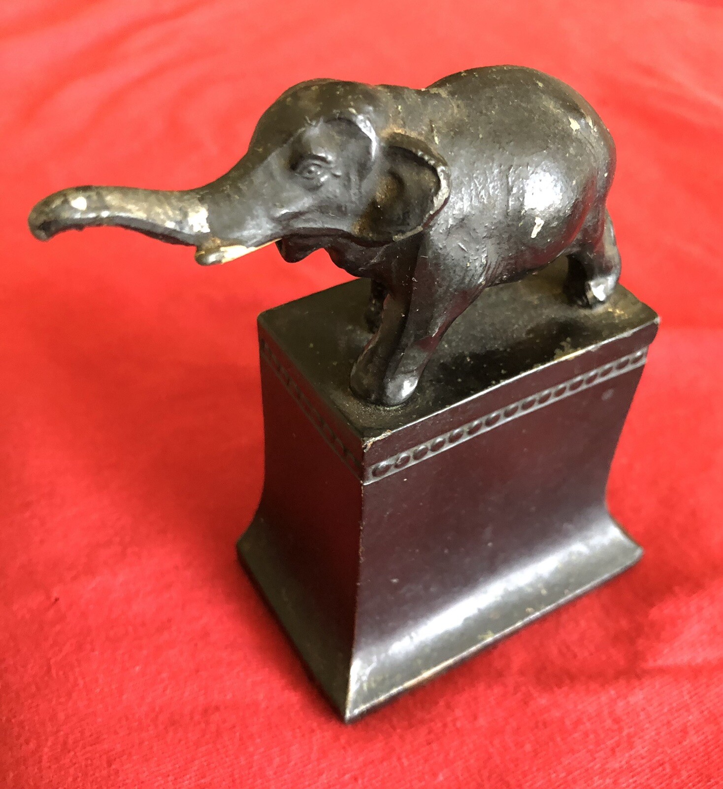 L. BAMBERGER’S DEPT. STORE ANTIQUE ELEPHANT METALSCULPTURE - ORIGINAL TAG