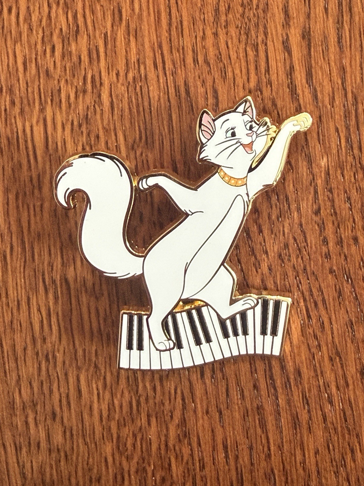 CHASER PALM Duchess Aristocats Piano Mystery Jumbo Gold Pin LE 250