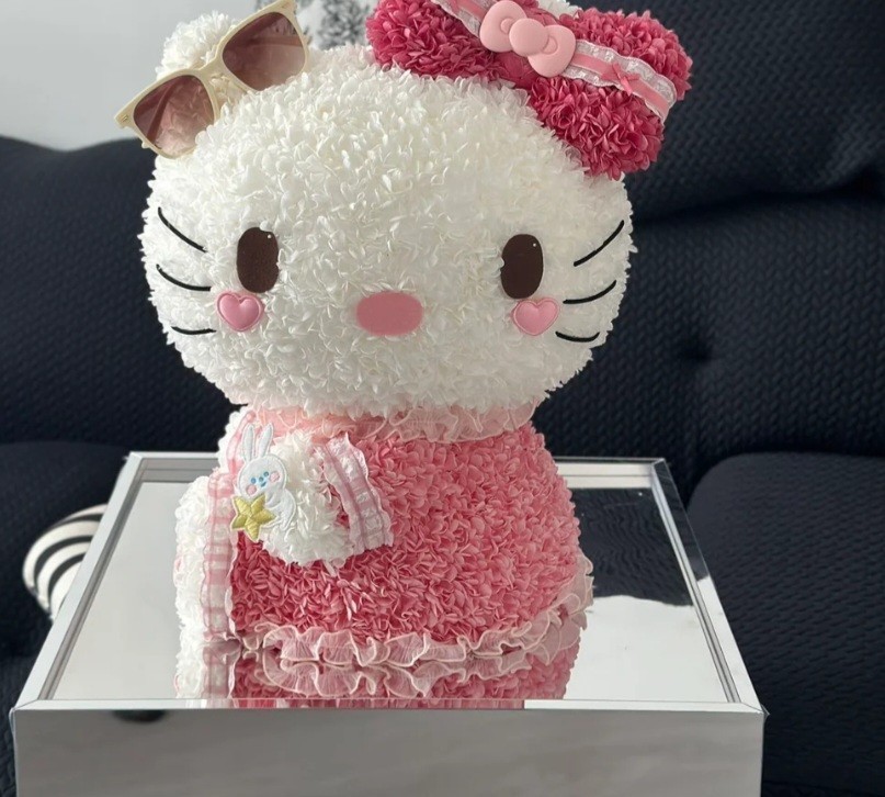 Everlasting Hello Kitty Preserved Flower Brand New Very Rare Everlasting Hello Kitty Preserved Flower Brand New Very Rare