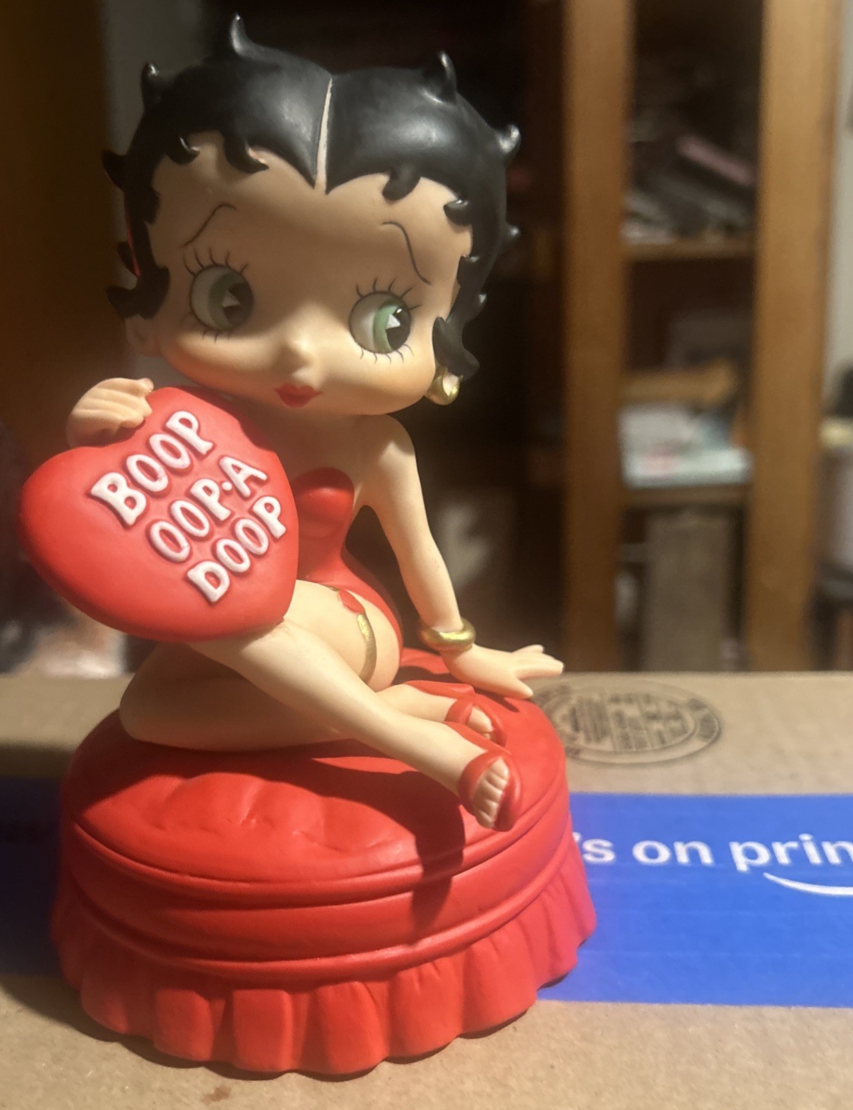 Betty Boop Heart Theme music box(wrks)  exclent cond .double. box ship
