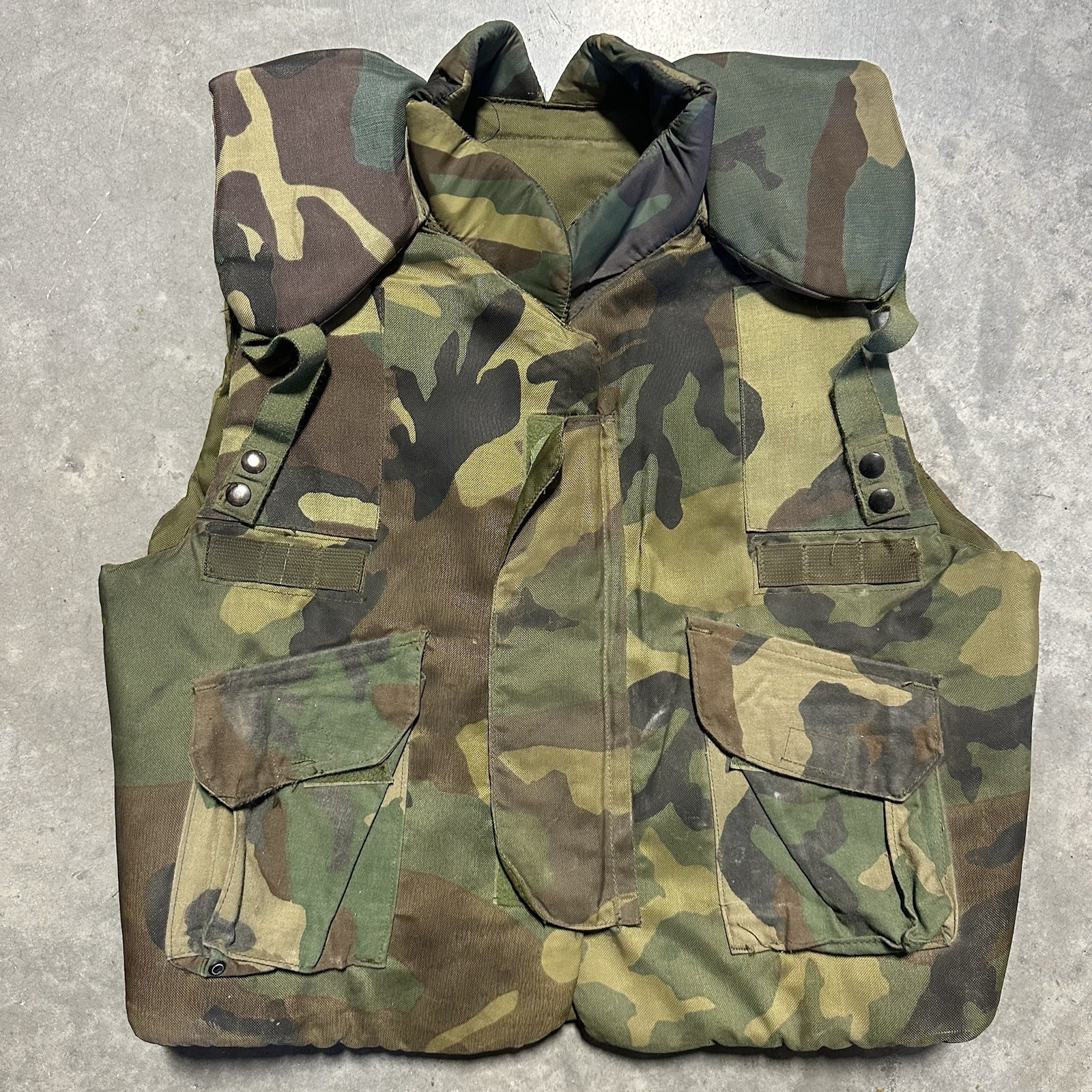 Vintage 80s US Army USGI Woodland Camouflage Fragmentation Flak Vest LARGE Vintage 80s US Army USGI Woodland Camouflage Fragmentation Flak Vest LARGE
