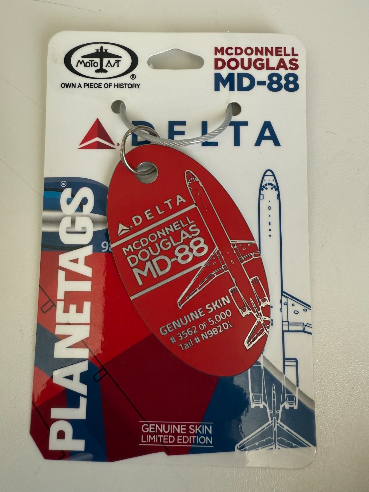 MotoArt PlaneTags Delta MD-88 N982DL Red Genuine Aircraft Skin #3562/5000