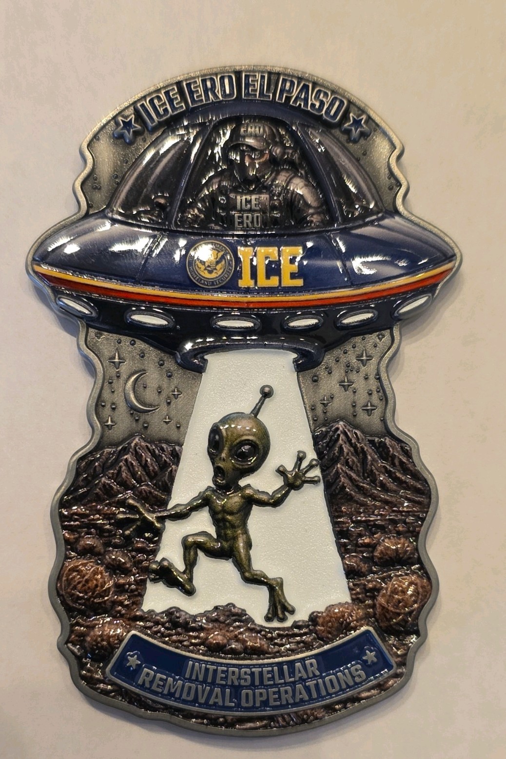 ICE El Paso Roswell UFO Alien Challenge Coin 2026 Glow in the Dark ERO