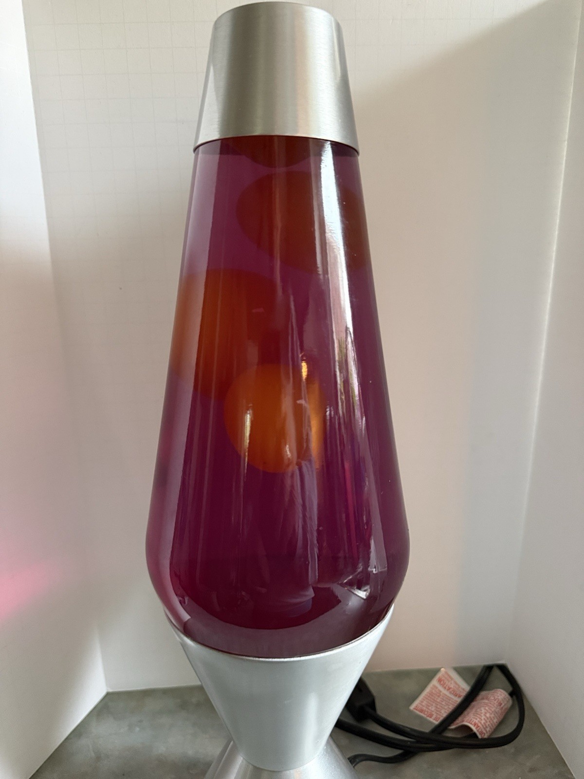 Sun-Lite Lava Lamp Yellow Wax Pinkish Purple 16” Tall H5225 Looks Red Flowing
