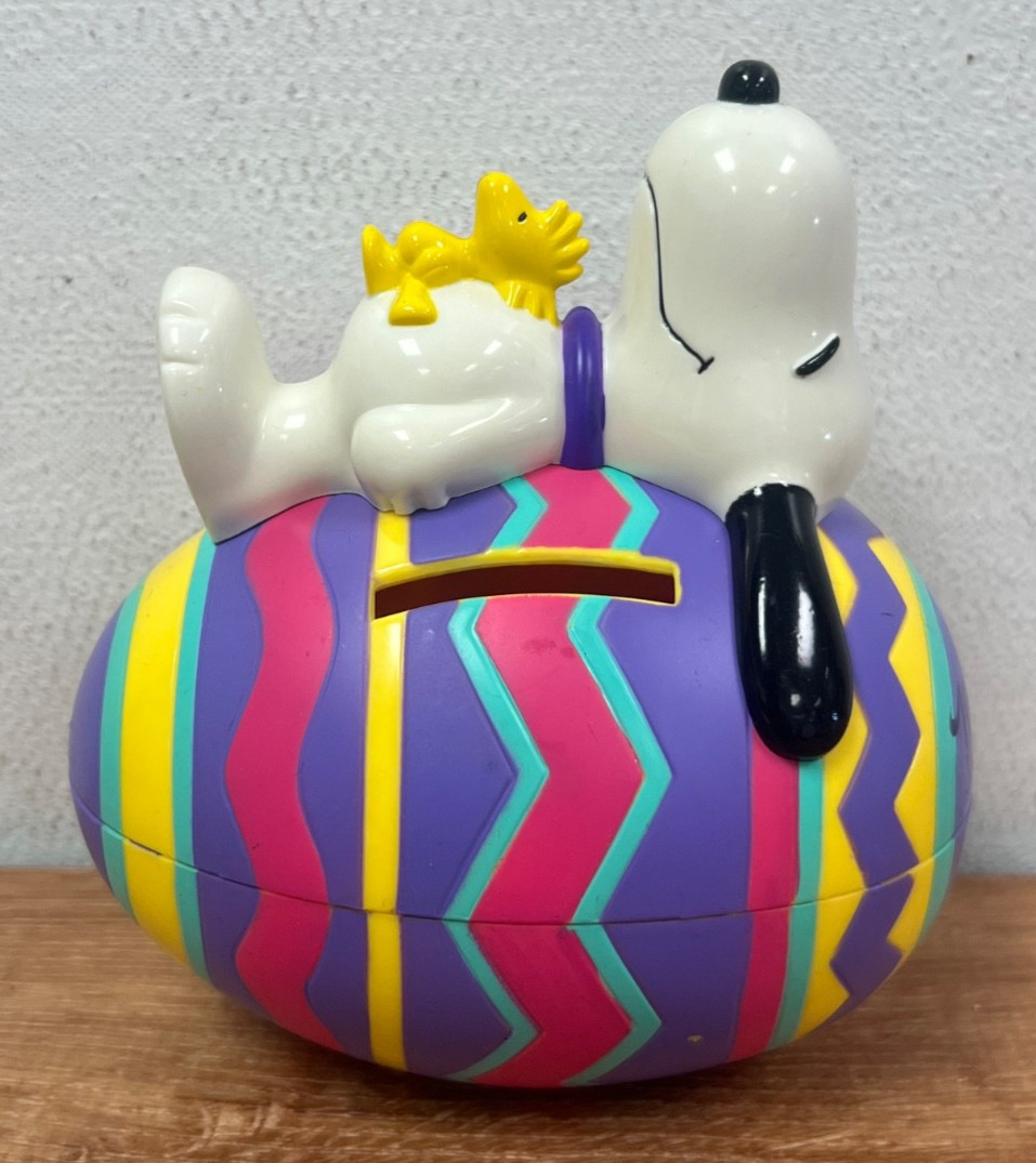 Peanuts Snoopy Woodstock Easter Egg Coin Penny Bank Whitman\'s