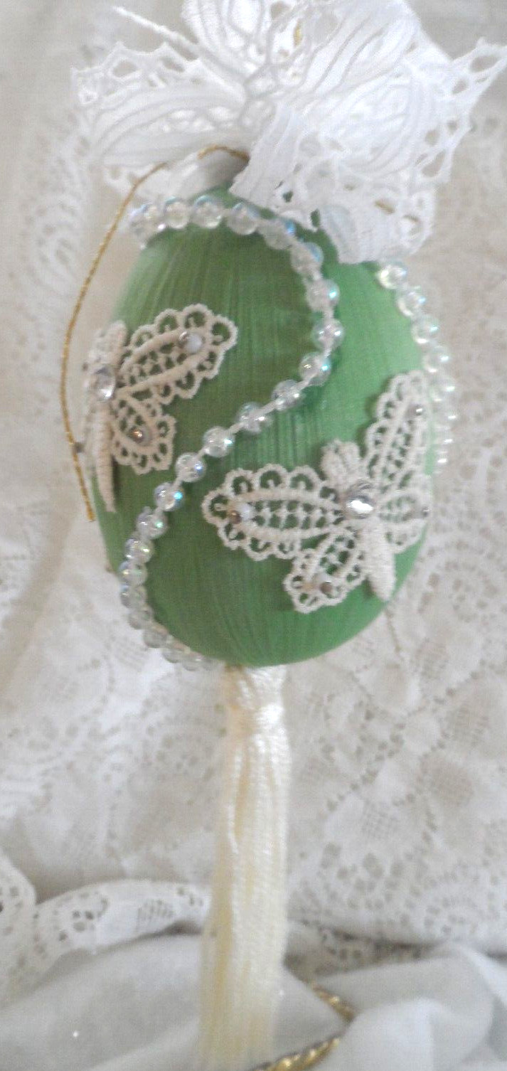Victorian Style - CHRISTMAS/EASTER ORNAMENT - BUTTERFLYS & PEARLS