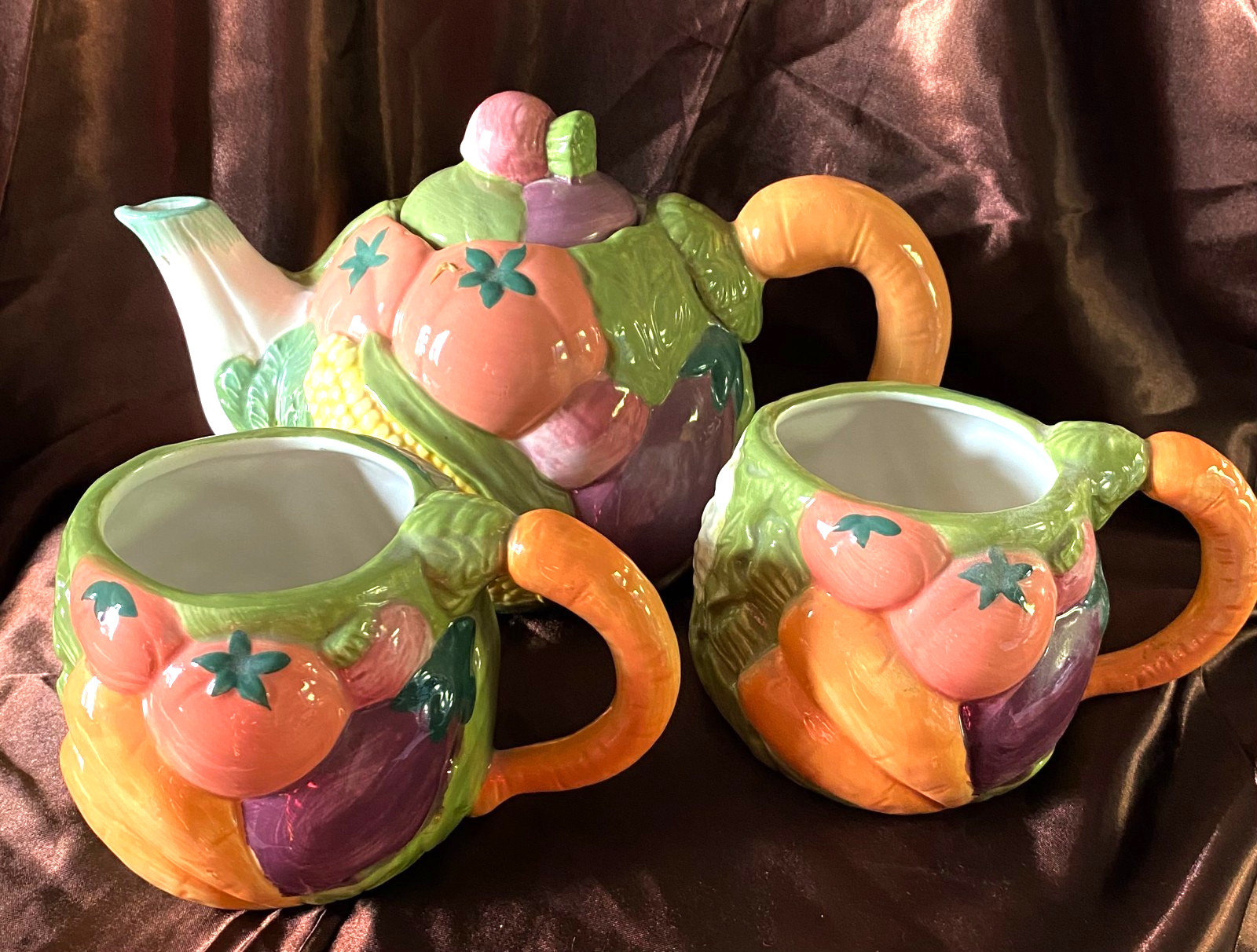 VTG 1990'S CERAMIC VEGETABLE THANKSGIVING TEAPOT & SET OF MUGS THE COOKS BAZAAR VTG 1990'S CERAMIC VEGETABLE THANKSGIVING TEAPOT & SET OF MUGS THE COOKS BAZAAR