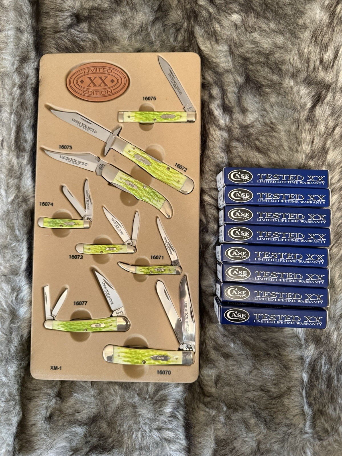 CASE XX Limited Edition 2004 Key Lime Bone 8 Knife Set With Case Display Insert CASE XX Limited Edition 2004 Key Lime Bone 8 Knife Set With Case Display Insert