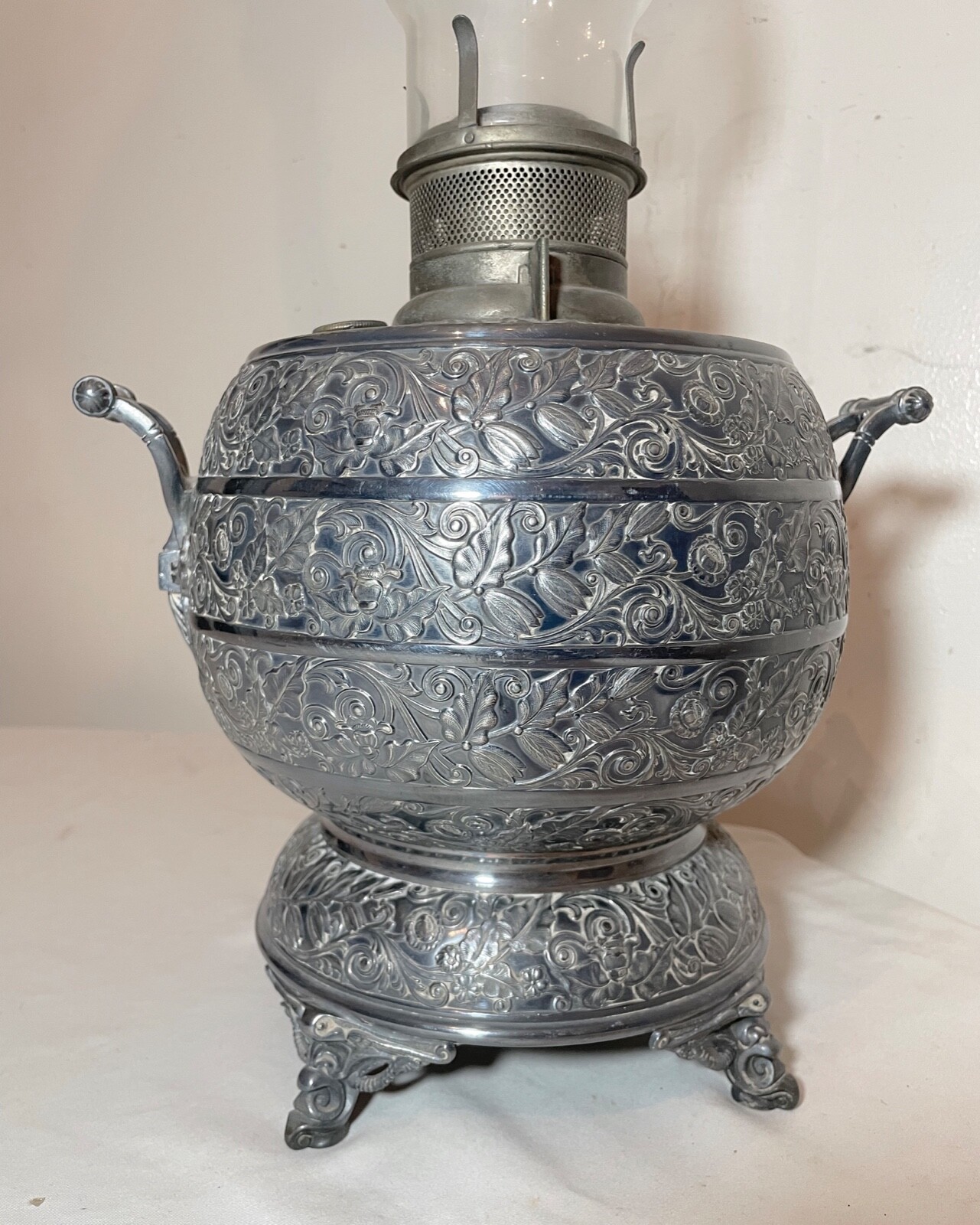 antique R&H ornate 1800's silverplate Victorian glass oil table parlor lamp