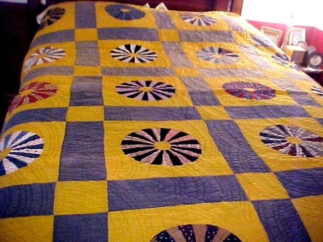 Antique Scrappy WHEEL OF FORTUNE Quilt 87340