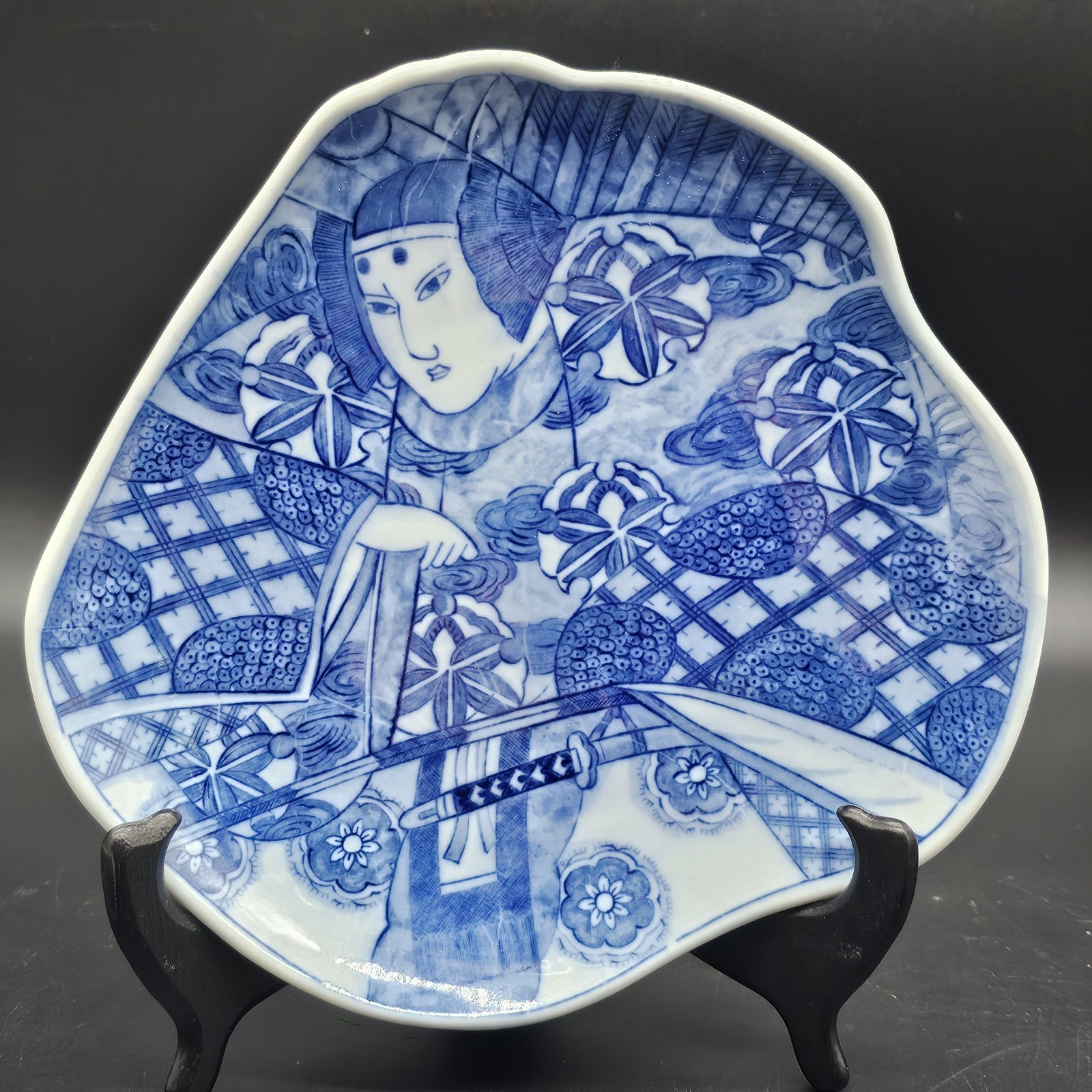 VINTAGE JAPANESE KABUKI SAMURAI BLUE & WHITE PORCELAIN PLATE - ACTOR ROBE