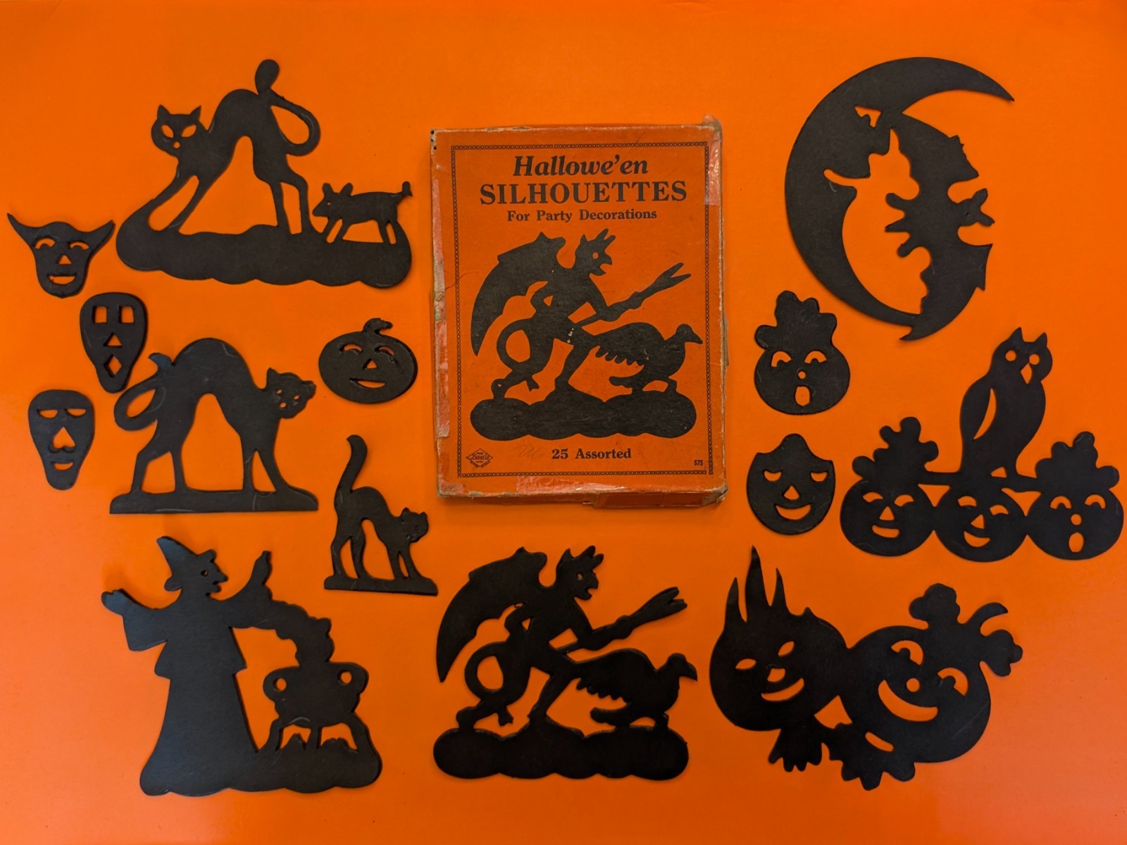 Vintage Antique Beistle Hallowe'en boxed set of paper silhouettes 1920's-30's