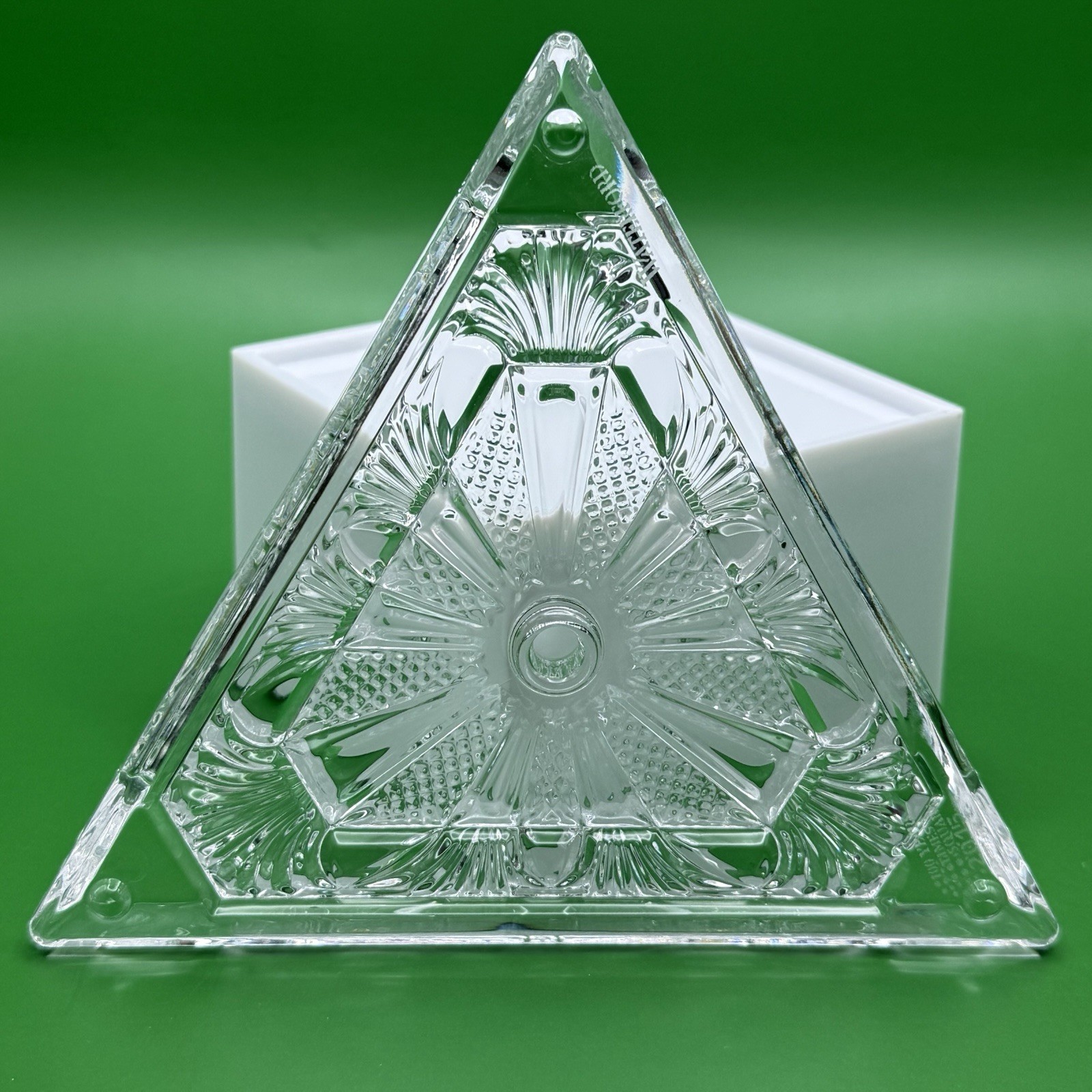 RARE 2015 WATERFORD CRYSTAL TIME SQUARE TRIANGLE 100 YEARS FORTITUDE CENTER HOLE RARE 2015 WATERFORD CRYSTAL TIME SQUARE TRIANGLE 100 YEARS FORTITUDE CENTER HOLE