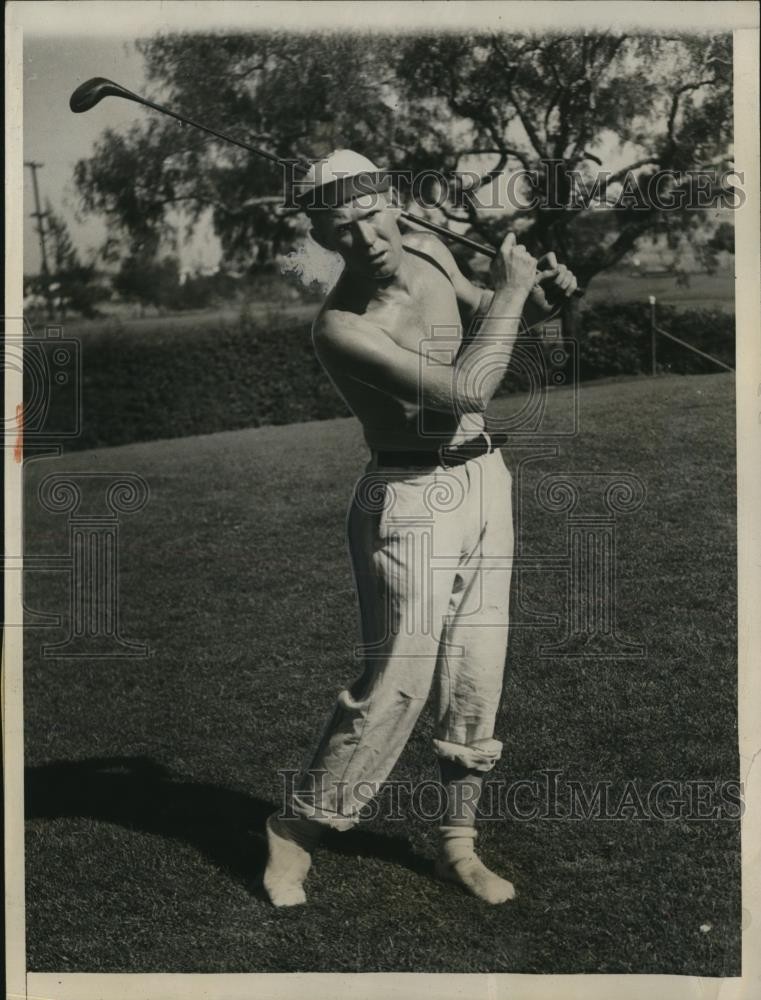 1933 Press Photo Bob Swanson in golf marathon at Sunset course in LA - net15664 1933 Press Photo Bob Swanson in golf marathon at Sunset course in LA - net15664