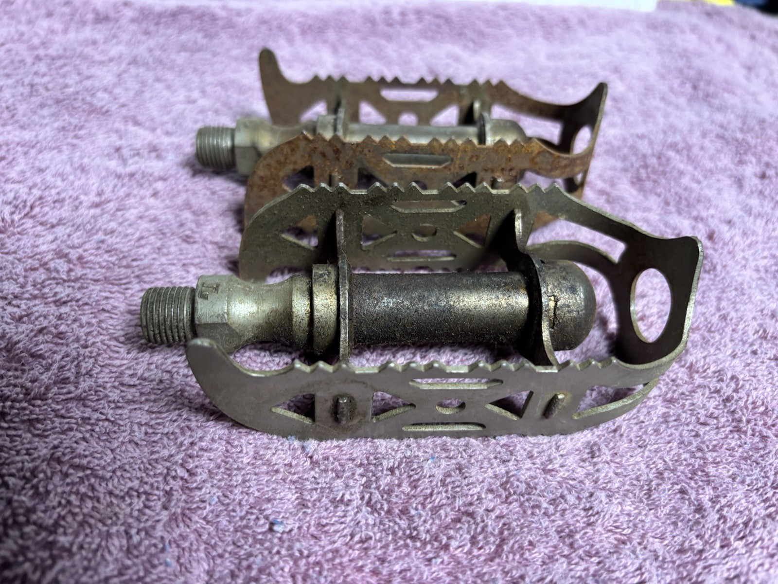 NOS Antique 1890's / 1900's Bridgeport Competition Men's Rat Trap Pedal Set
