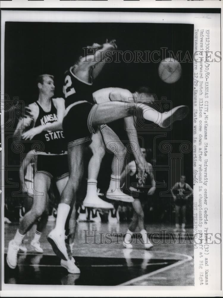 1960 Press Photo KSU\'s Cedric Price vs KU\'s Butch Ellison in Big 8 Tournament 1960 Press Photo KSU\'s Cedric Price vs KU\'s Butch Ellison in Big 8 Tournament