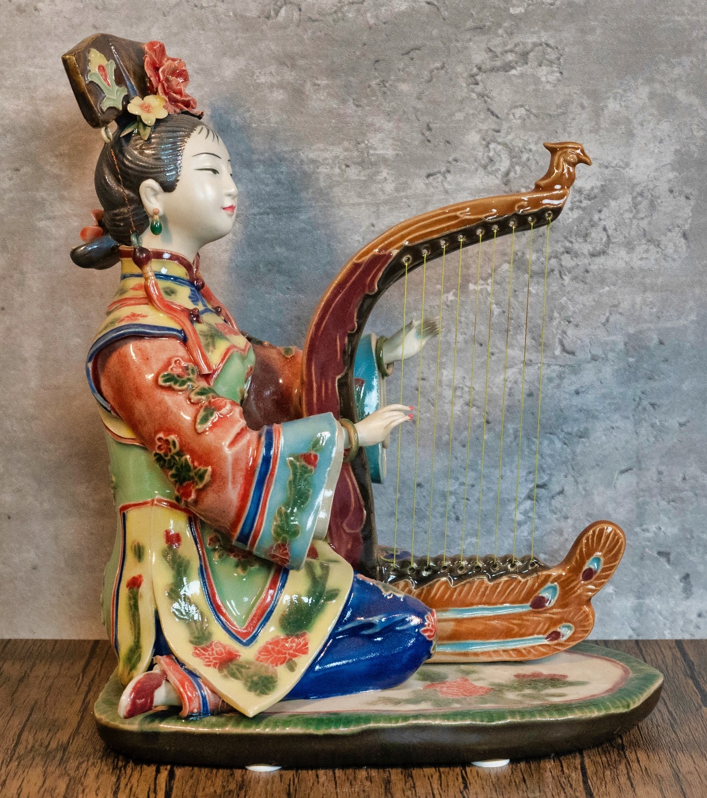 VERY FINE VTG Chinese Shiwan Porcelain Figurine Lady Playing Harp Signed 8.5\'\' VERY FINE VTG Chinese Shiwan Porcelain Figurine Lady Playing Harp Signed 8.5\'\'