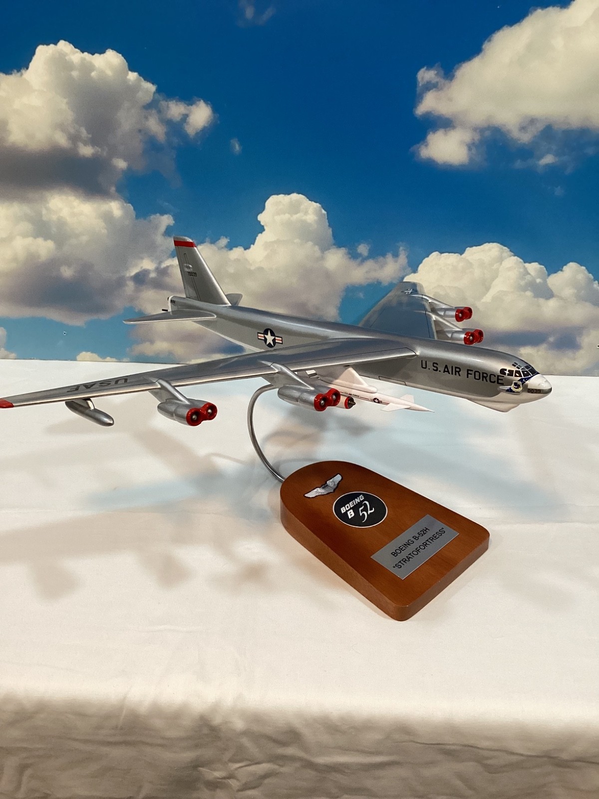 Boeing B-52H “Stratofortress”, USAF Cold War bomber. Boeing B-52H “Stratofortress”, USAF Cold War bomber.