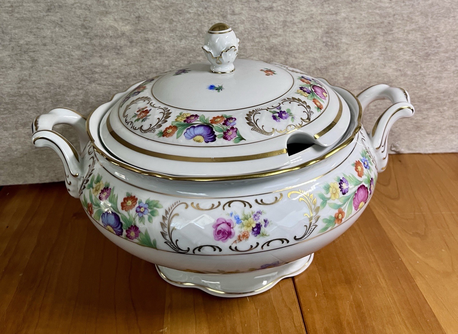 Schumann - Bavaria Empress Dresden Flowers Soup Tureen 8.5\