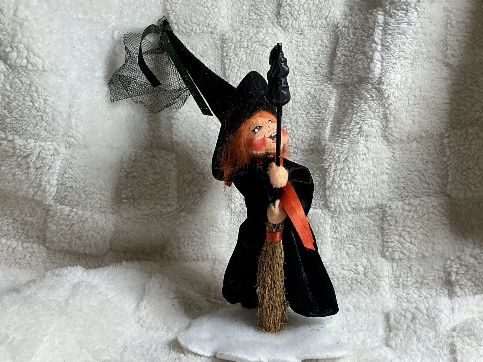 Annalee Flying Witch Doll On Broom 2006 Annalee Flying Witch Doll On Broom 2006