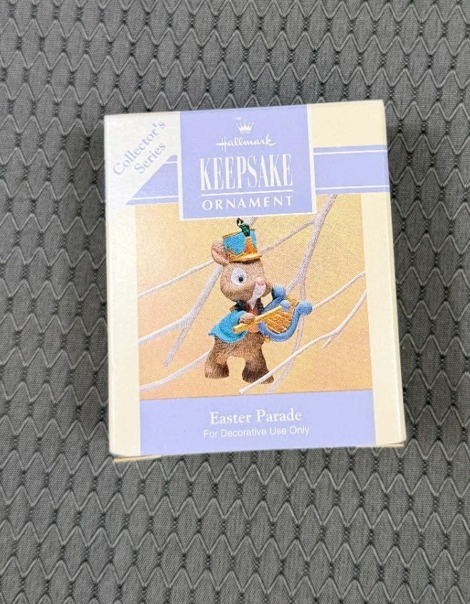 Hallmark Keepsake Easter Ornament Easter Parade Bunny Playing Instrument 1993 