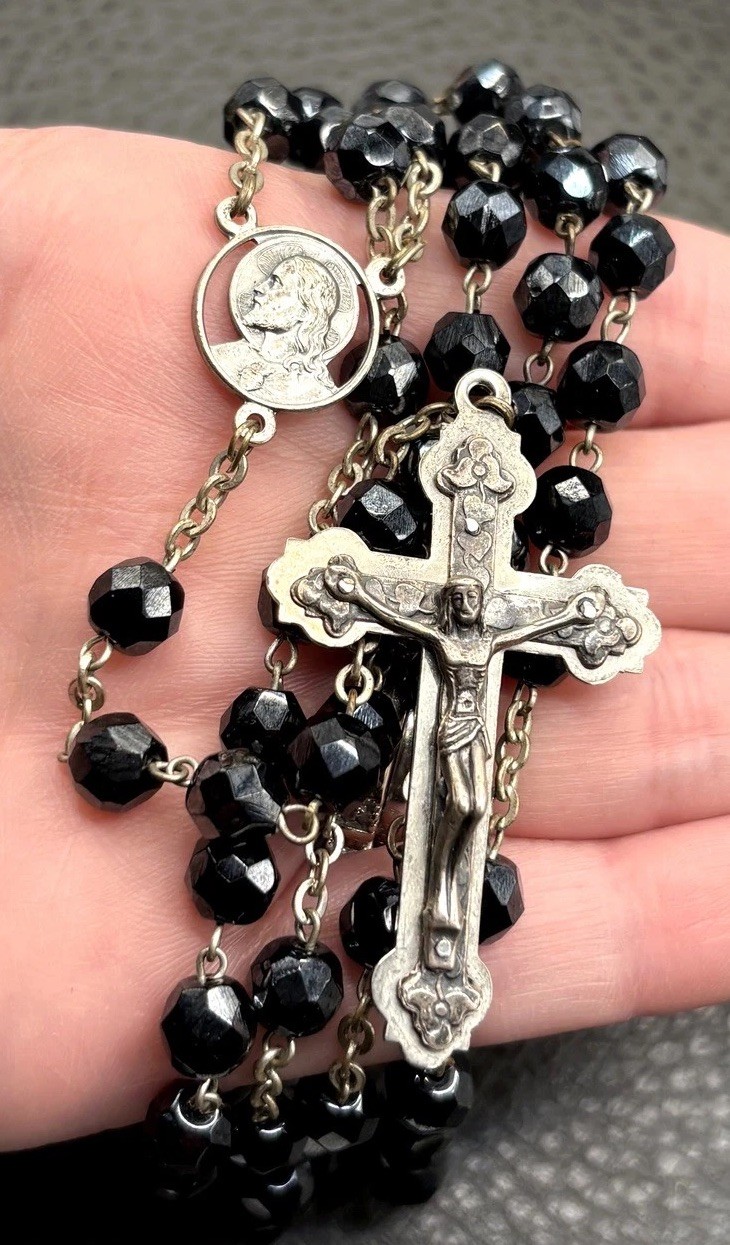 Vintage Rosary Black Faceted Glass Beads Silver Tone Jesus Cross Crucifix 26” Vintage Rosary Black Faceted Glass Beads Silver Tone Jesus Cross Crucifix 26”