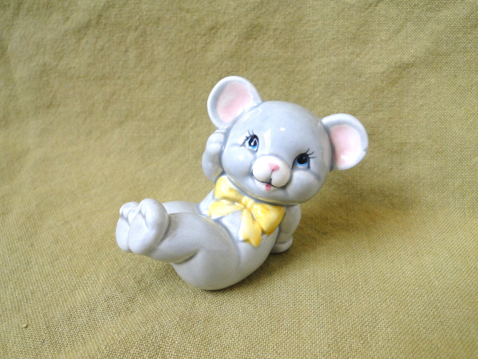 Vintage Ceramic/Porcelain Small Mouse Reclining