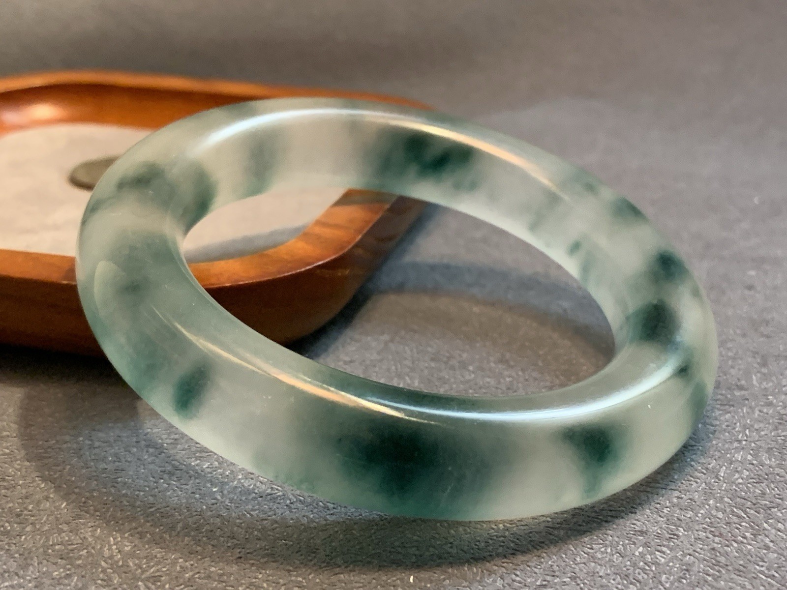 56.5mm Natural Ice Green Flower Quartz Healing Bangle/healing