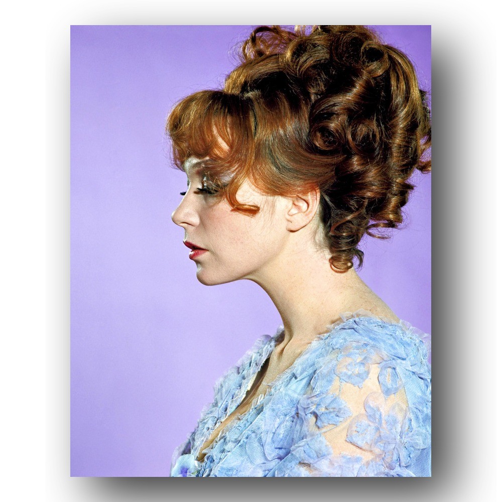 Shirley MacLaine Photo 8x10 Portrait Close Up Glamour Shot Shirley MacLaine Photo 8x10 Portrait Close Up Glamour Shot