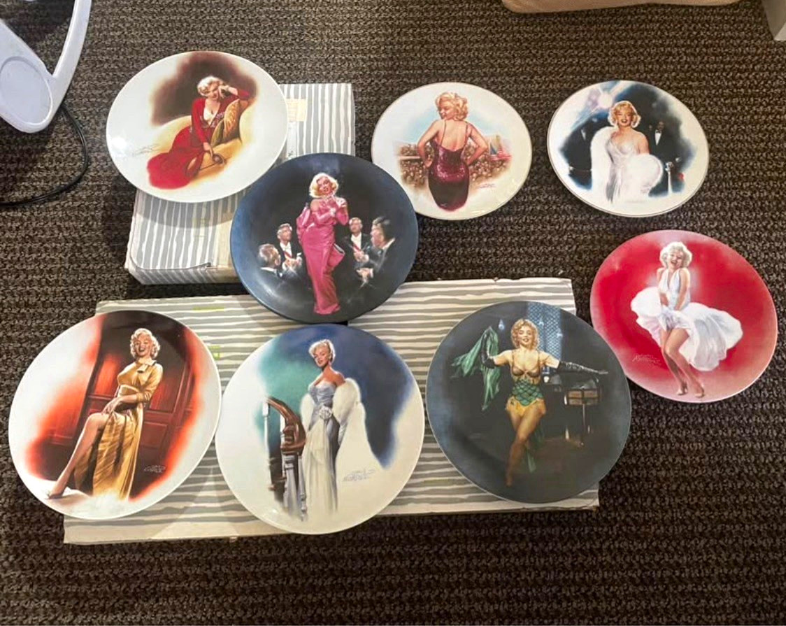Marilyn Monroe collector plates set of eight