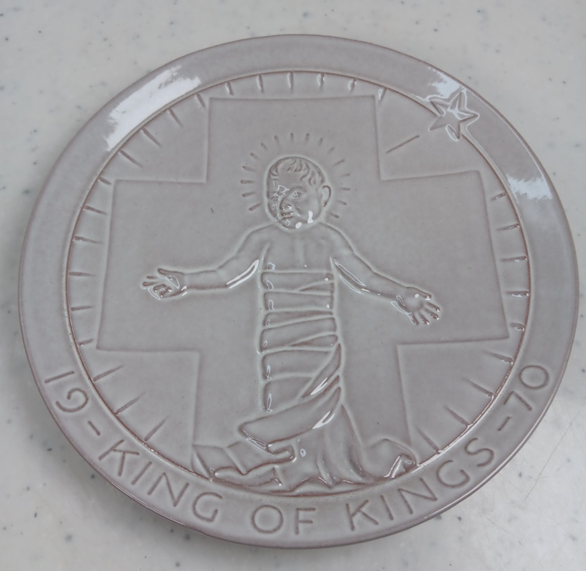 Frankoma 1970 Christmas Plate – King of Kings by John Frank Frankoma 1970 Christmas Plate – King of Kings by John Frank