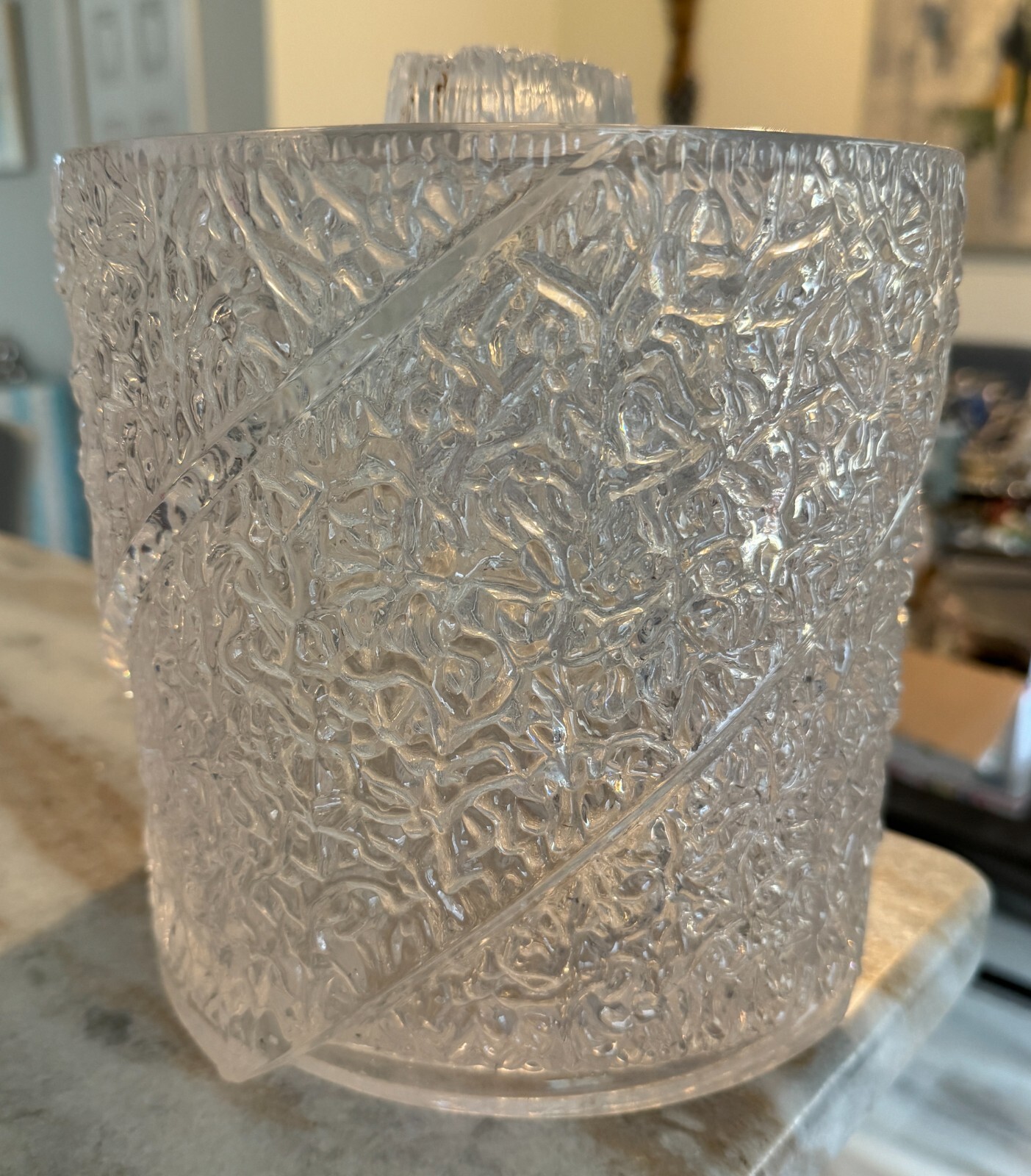 Unique William Bounds MCM Iceburg Lucite Ice Bucket textured with lid