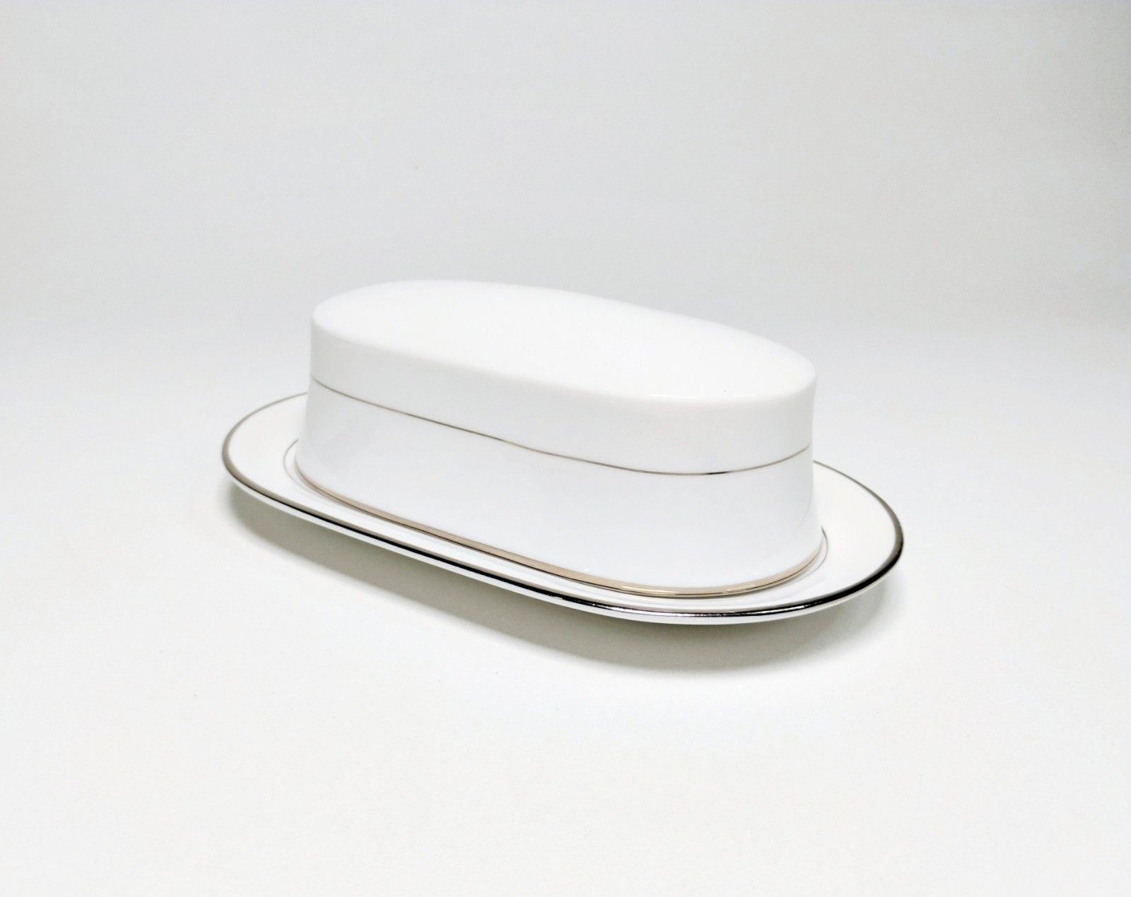 Mikasa Cameo Platinum HK 301 Ultima 1/4 Lb Covered Butter Dish 8.25\