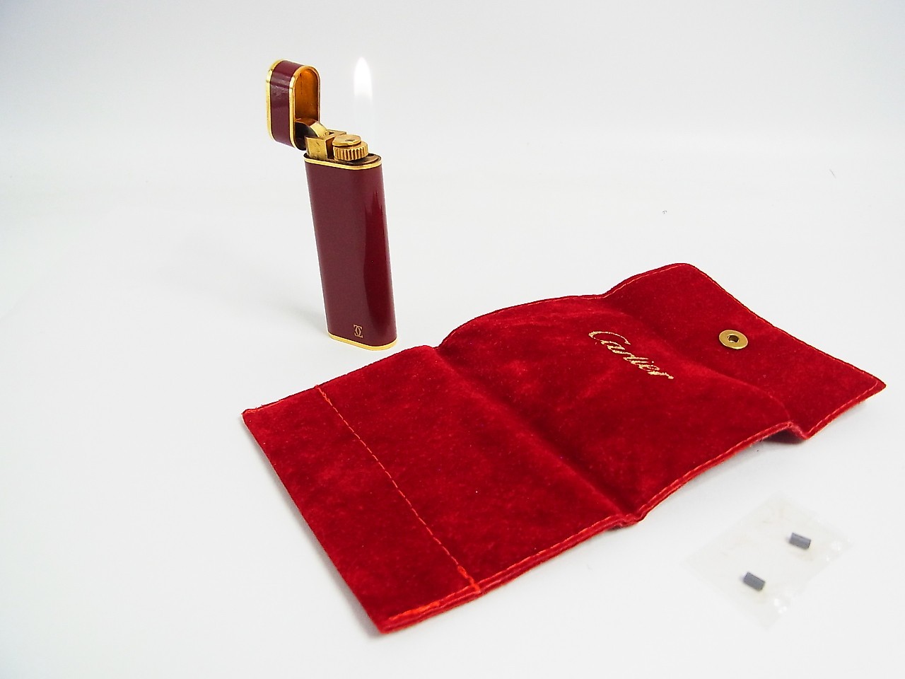 Working Cartier Gas Lighter Bordeaux Lacquer Gold with Pouch & flints