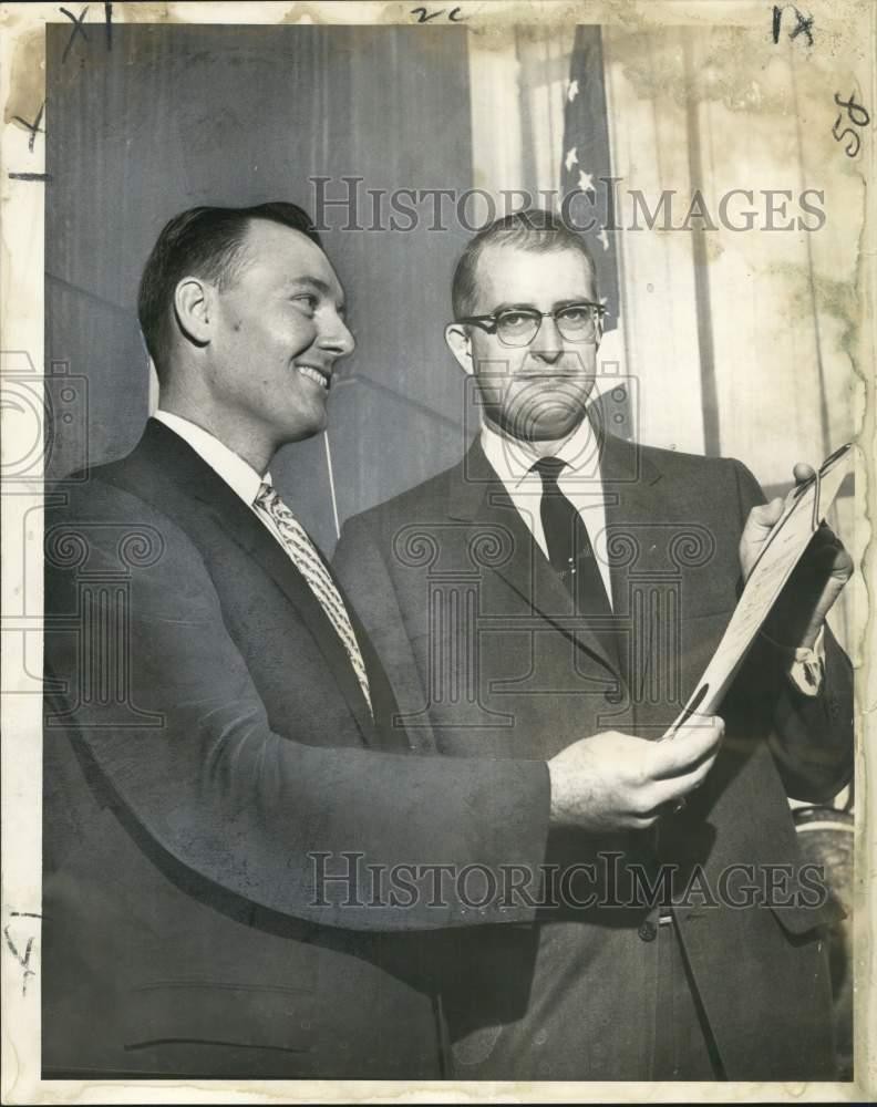 1958 Press Photo James Stafford & B.G. Frick Jr. hold a Dental Week proclamation