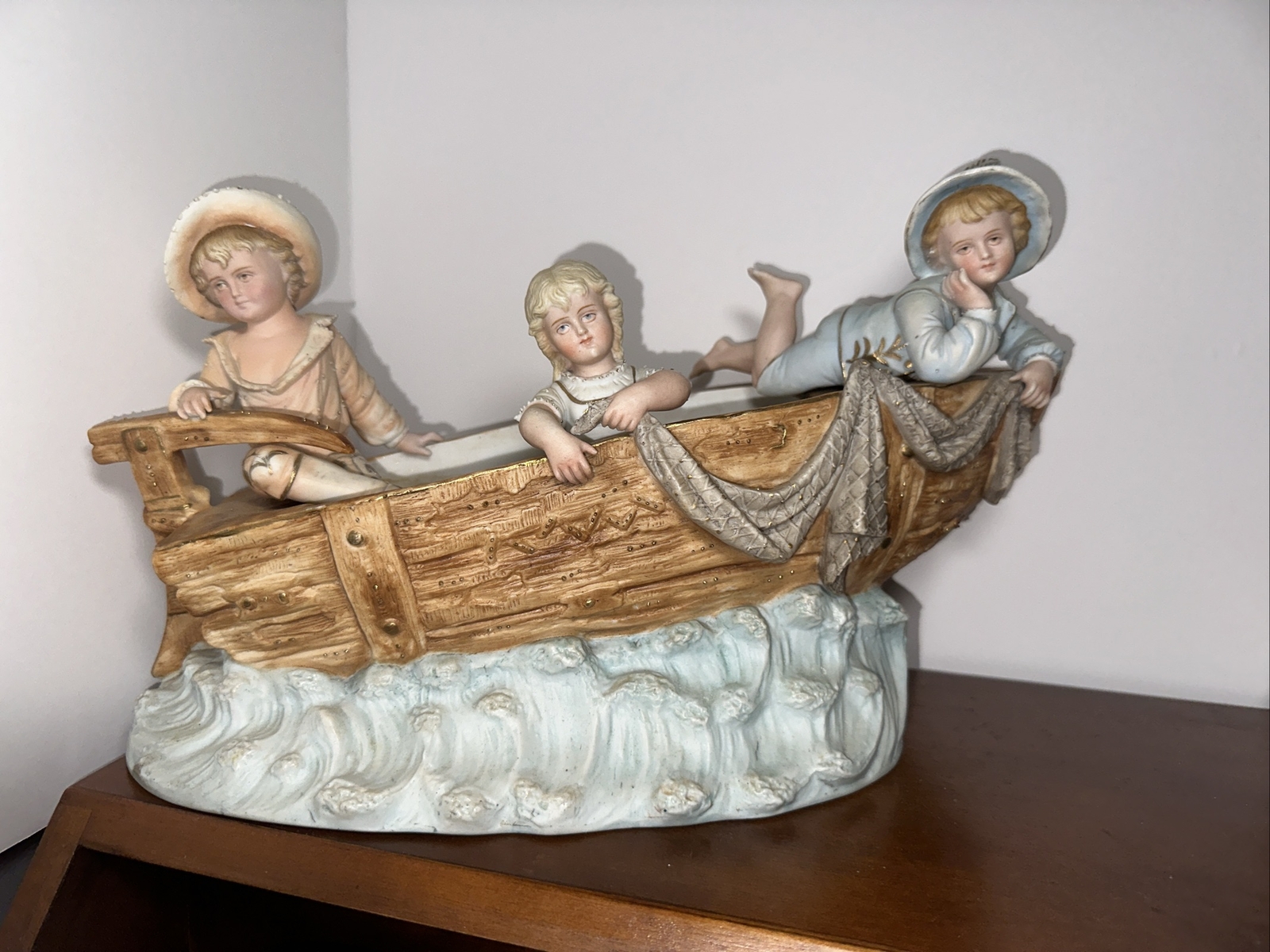 EXQUISITE ANTIQUE ROYAL RUDOLSTADT LARGE BOAT WITH 3 CHILD FIGURES ~ SUPER NICE