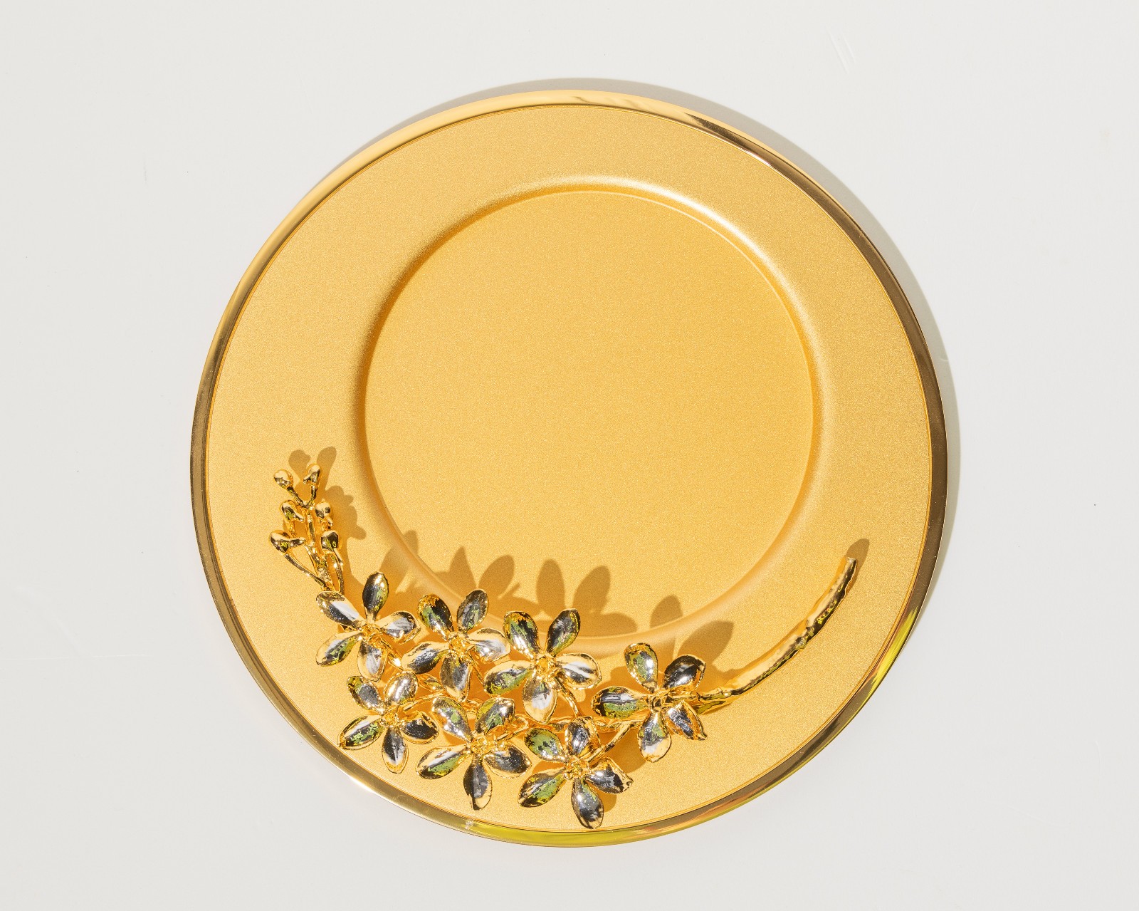 RISIS Vanda Limbata Orchid Spray on 8-Inch Plaque II in 24k Gold & Palladium RISIS Vanda Limbata Orchid Spray on 8-Inch Plaque II in 24k Gold & Palladium