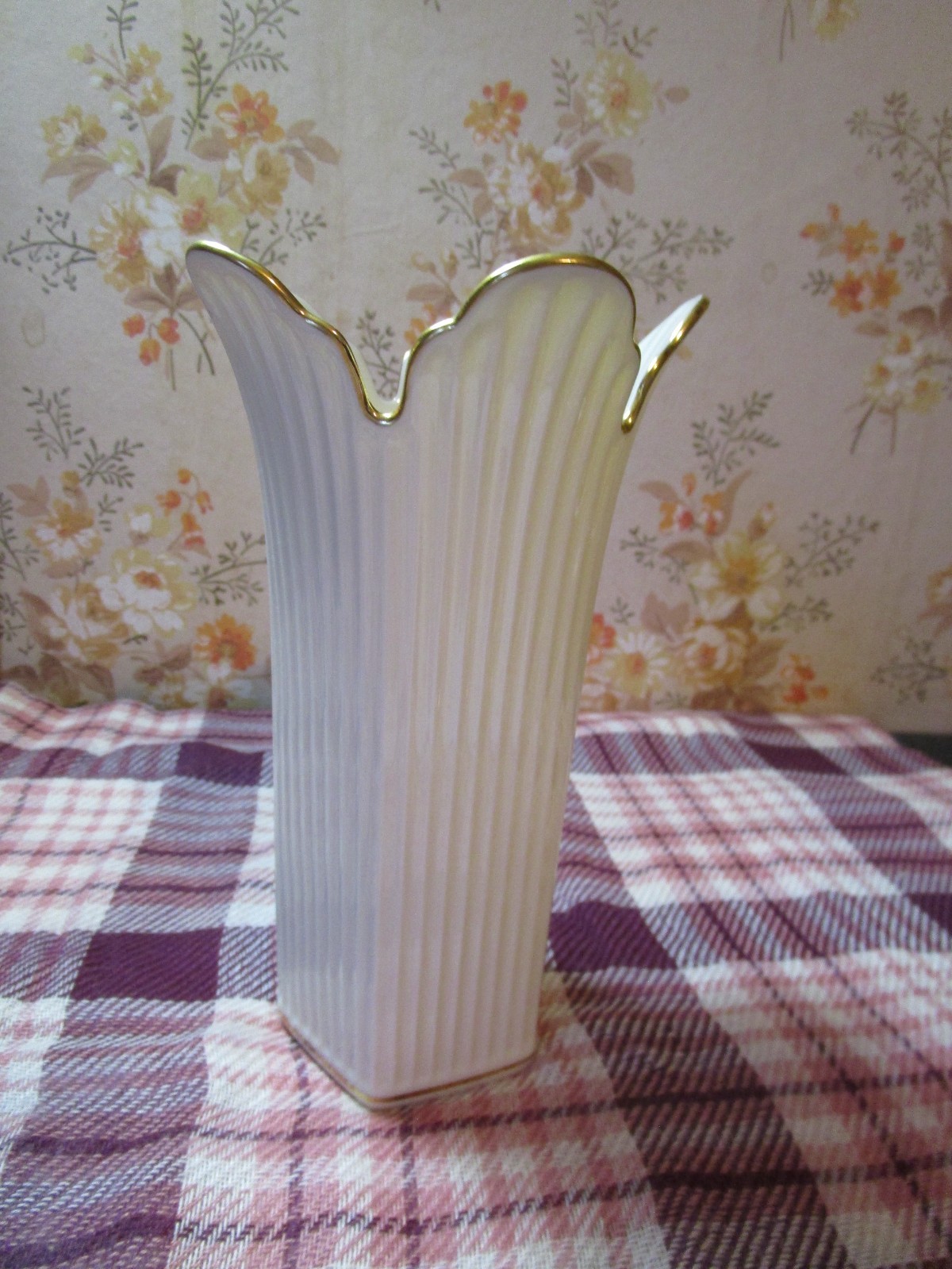Lenox Vase Meridian Collection Porcelain Creme 8 W/24k Gold Trim USA Made