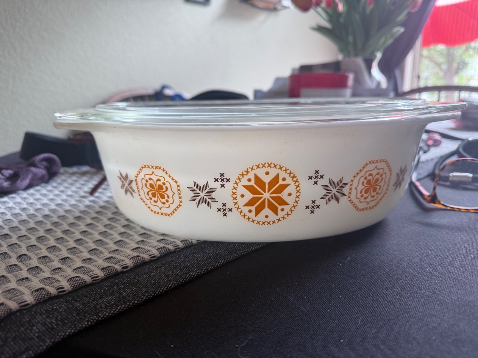 pyrex penn dutch #475-B, 2½-quart casserole
