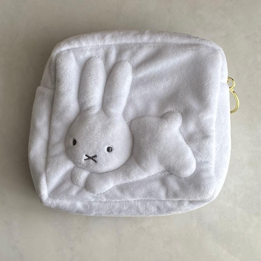 Miffy Square pouch white  13cm Taito Kuji