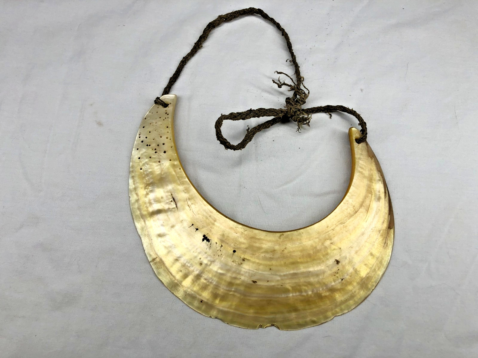 ANTIQUE RARE NATIVE AMERICAN SHELL GORGET NECKLACE
