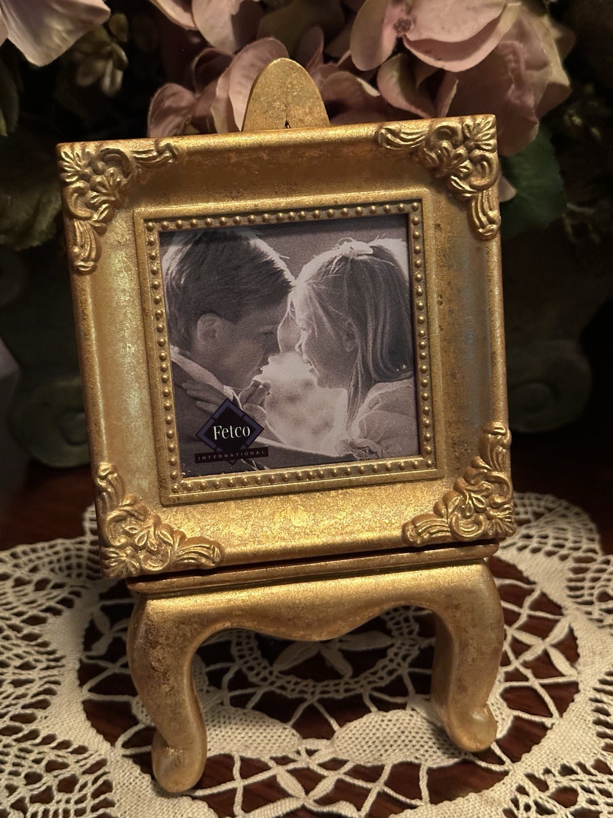 Vintage Fetco Int’l Ornate Gold Leaf Floral Photo Frame W/Gold Scroll Leg Easel