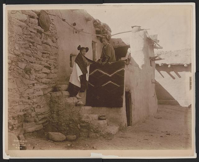 Photo:Tewa girls