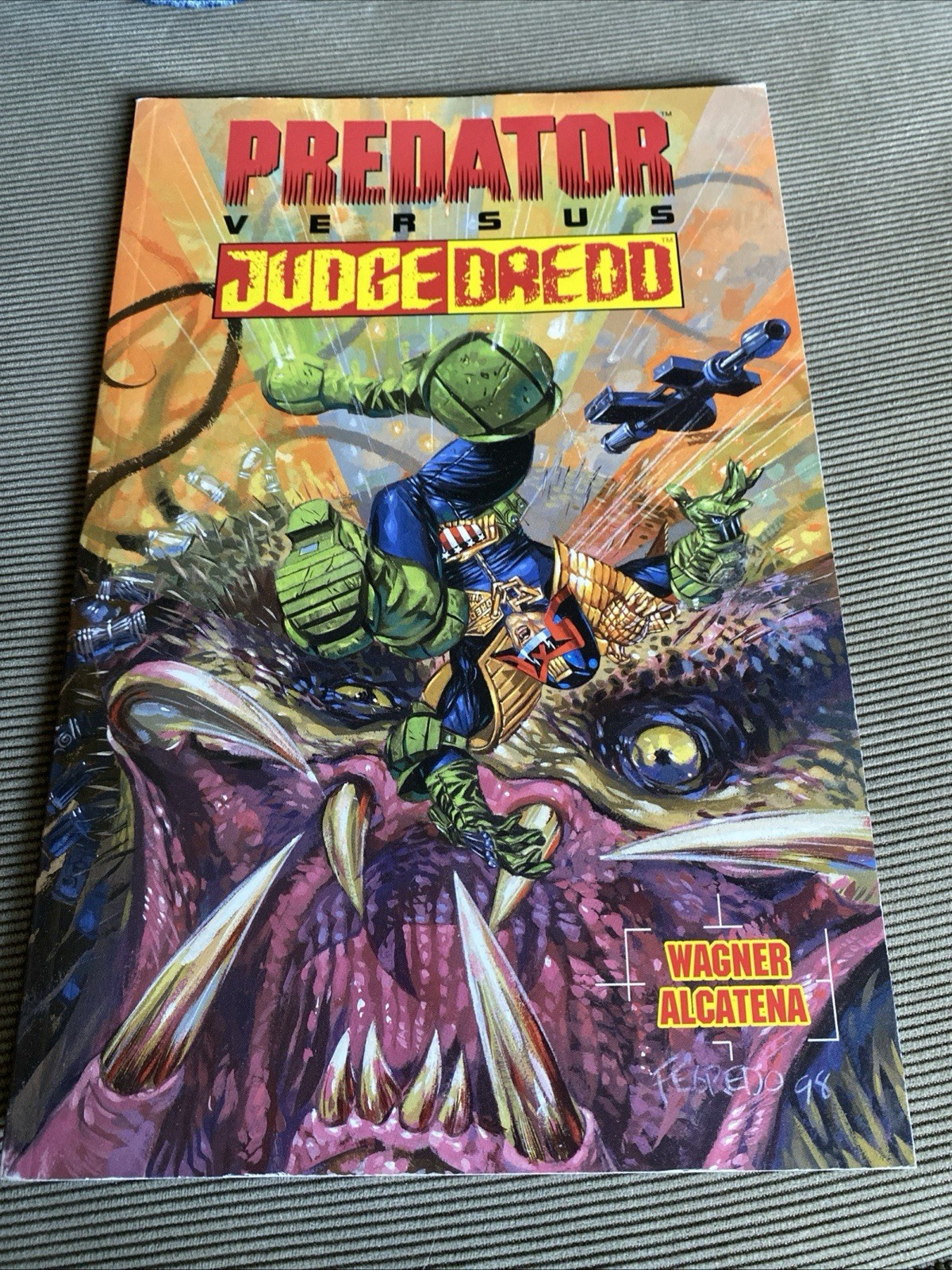 Predator vs Judge Dredd TPB 1998 Dark Horse Comics John Wagner Alcatena Graphic Predator vs Judge Dredd TPB 1998 Dark Horse Comics John Wagner Alcatena Graphic