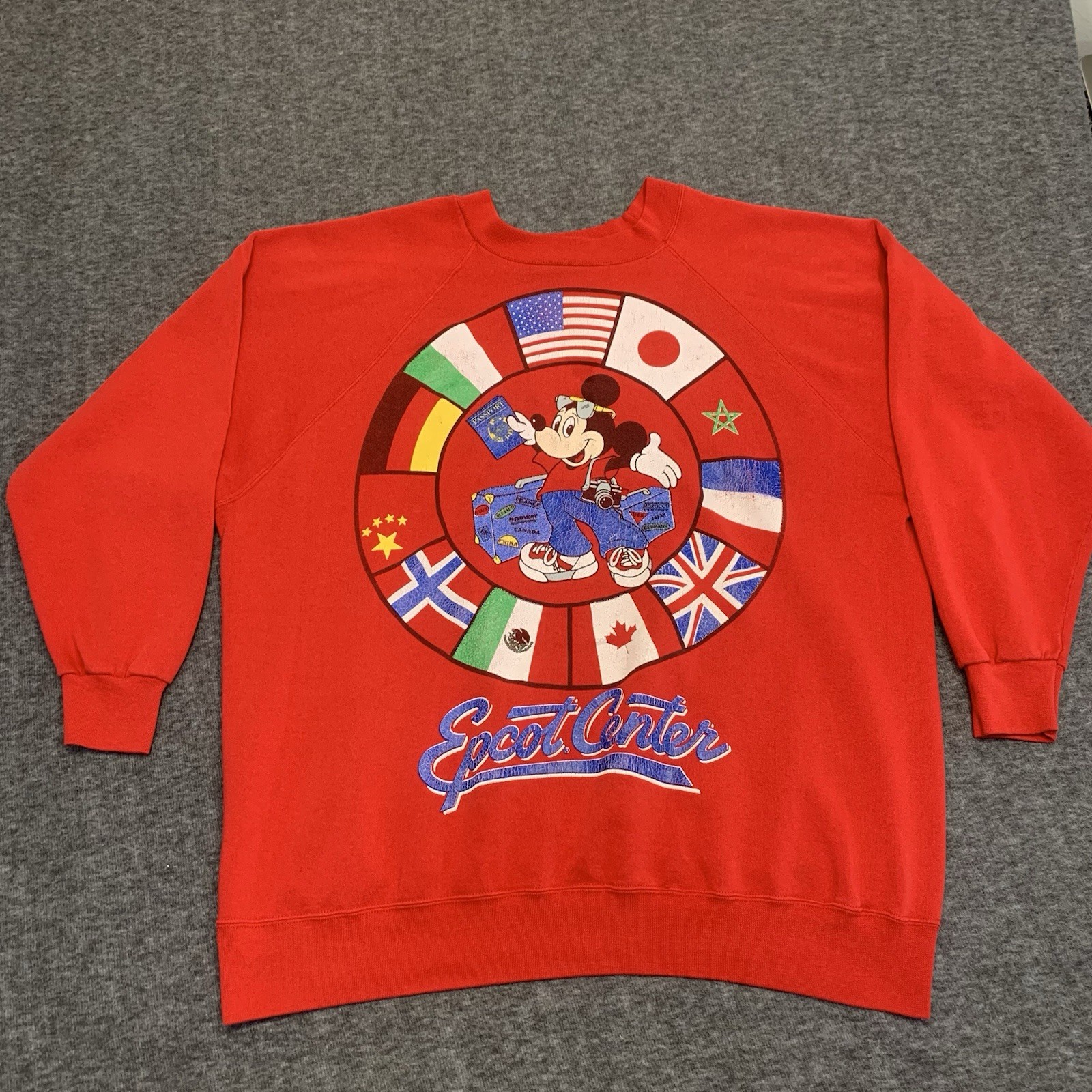 VINTAGE DISNEY EPCOT CENTER 4 XL MICKEY MOUSE PULLOVER RED VINTAGE DISNEY EPCOT CENTER 4 XL MICKEY MOUSE PULLOVER RED