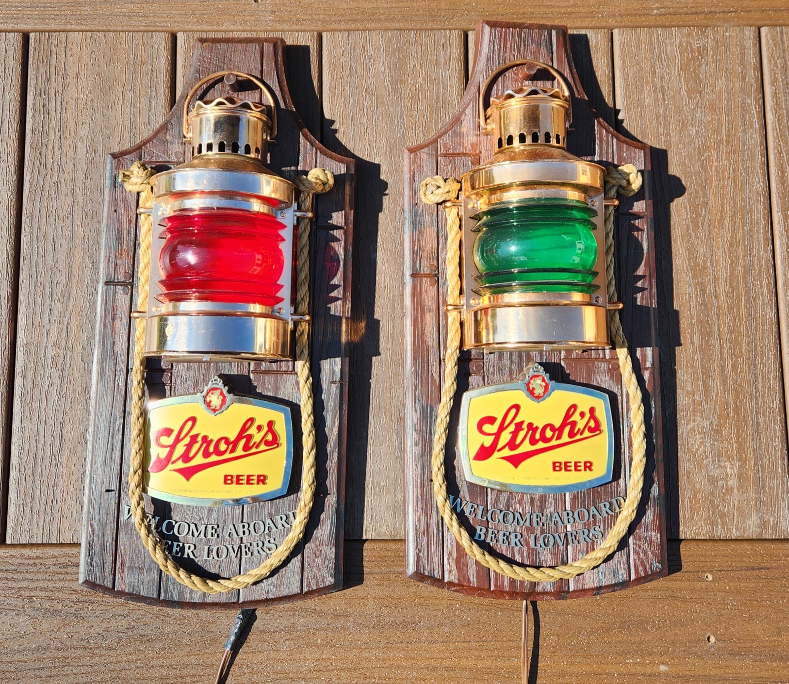 Vintage Red + Green Stroh's Beer Sign Lighted Lantern Bar Pub Nautical Rope Set Vintage Red + Green Stroh's Beer Sign Lighted Lantern Bar Pub Nautical Rope Set