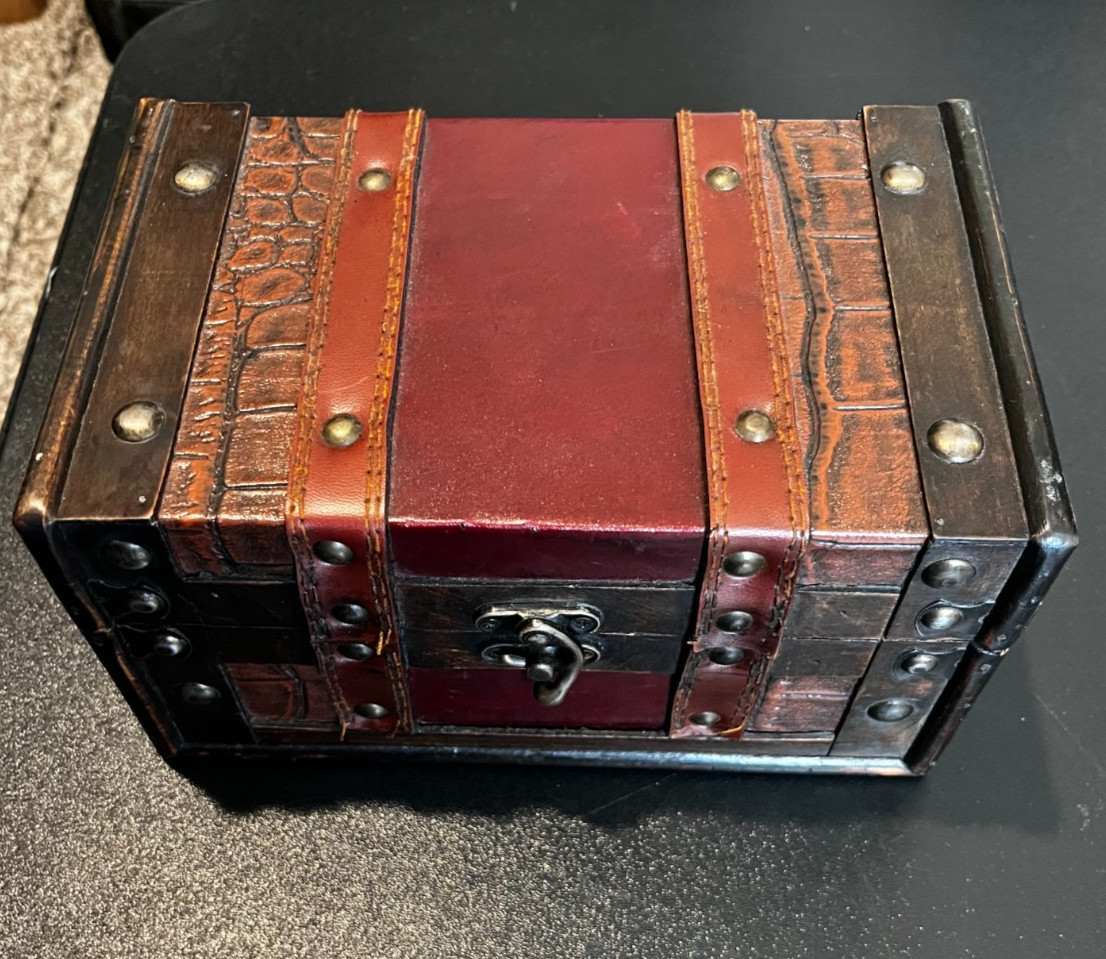 Vintage Style Wooden Treasure Chest Small Trinket Jewelry Decorative Storage Box Vintage Style Wooden Treasure Chest Small Trinket Jewelry Decorative Storage Box
