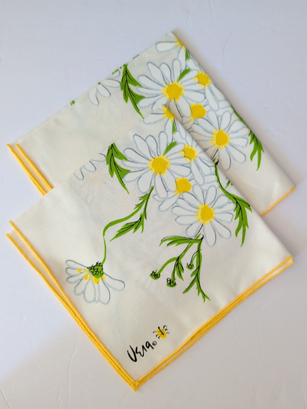 Vintage Vera Neumann Ladybug Signed Wild Daisy Daisies Floral 2 Napkins