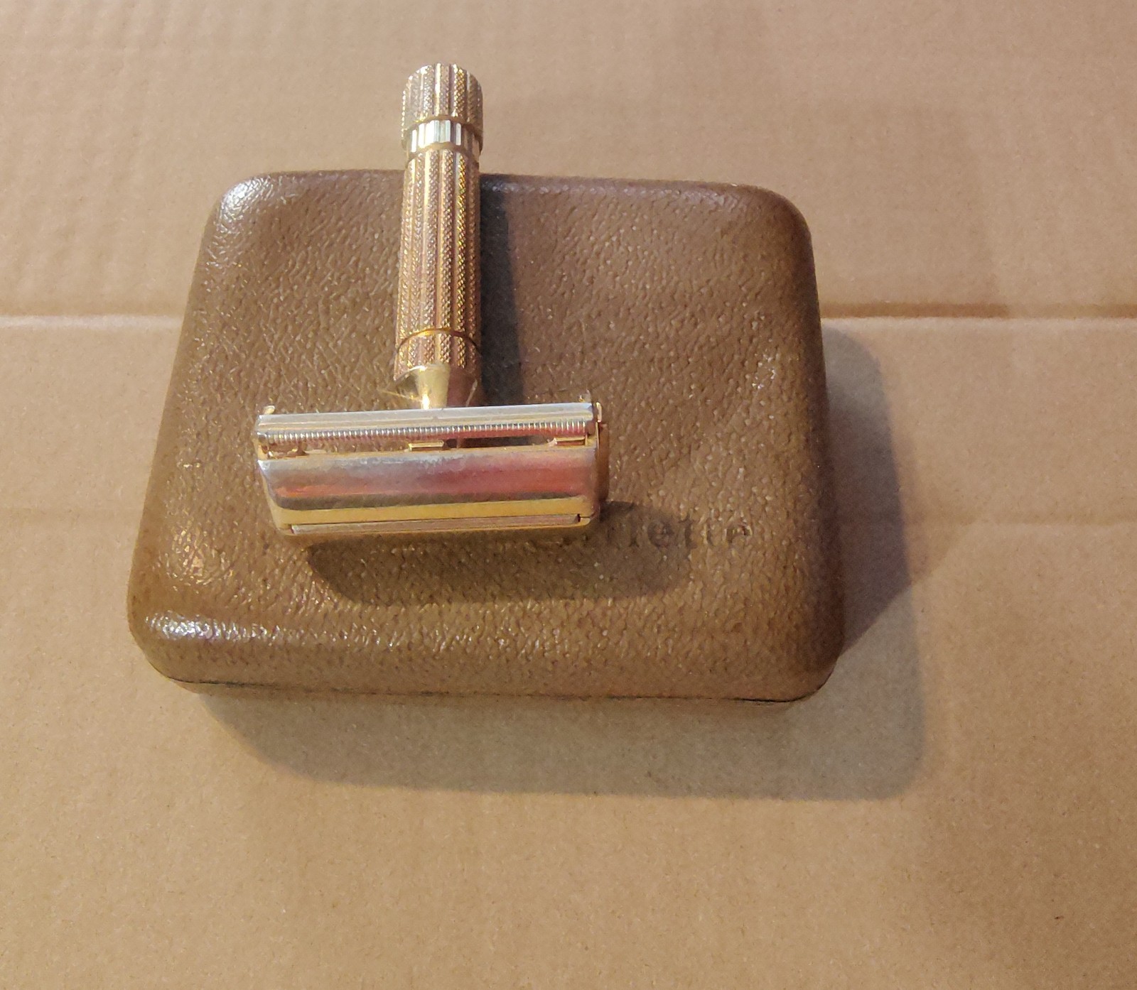 Vintage 1947 Gillette Aristocrat Gold Fat Handle Safety Razor  W/ Case
