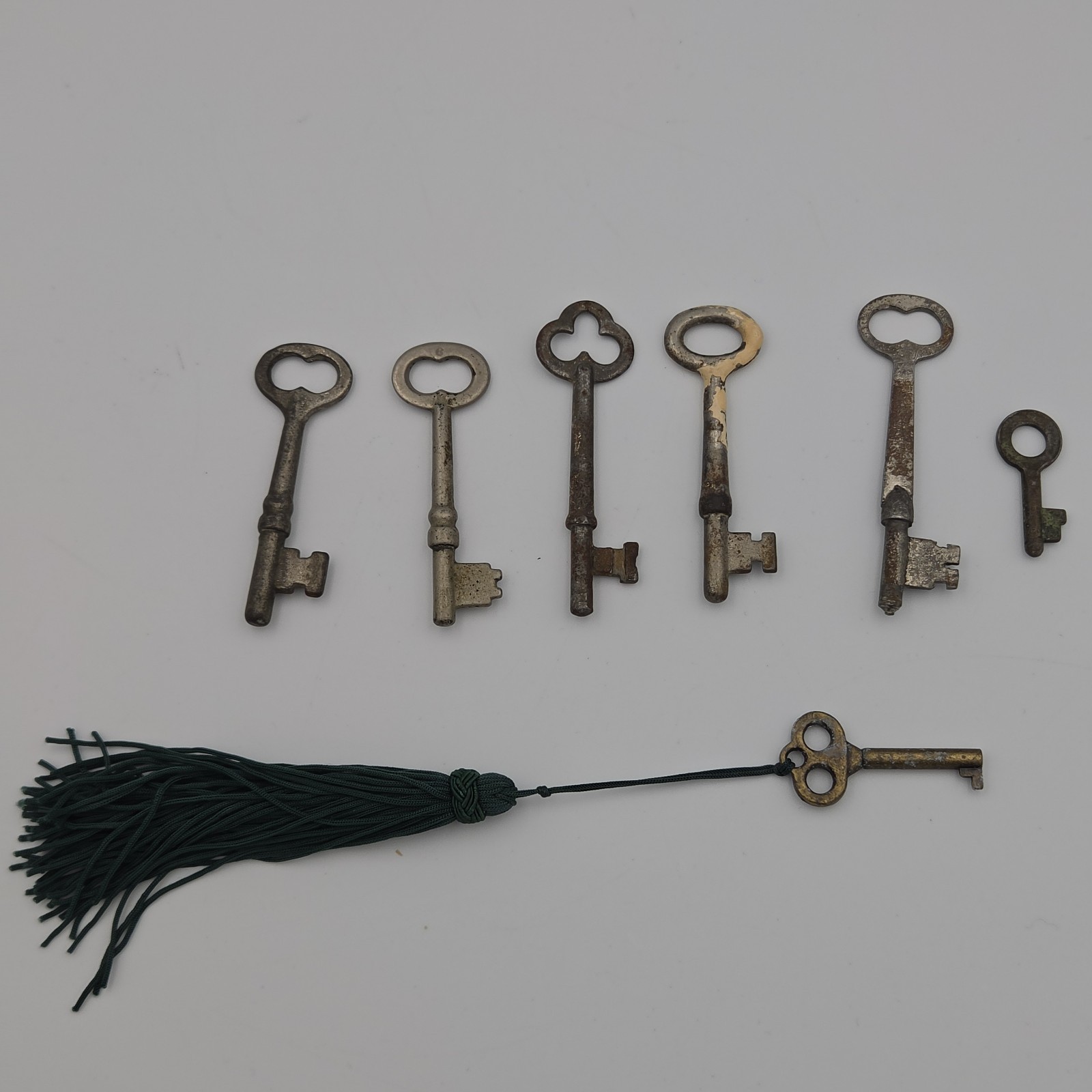 Vtg Antique Skeleton Keys Lot of 7 Iron Steel Ornate Bow Barrel Bit Keys